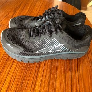 Men’s Altra sneakers size 10.5